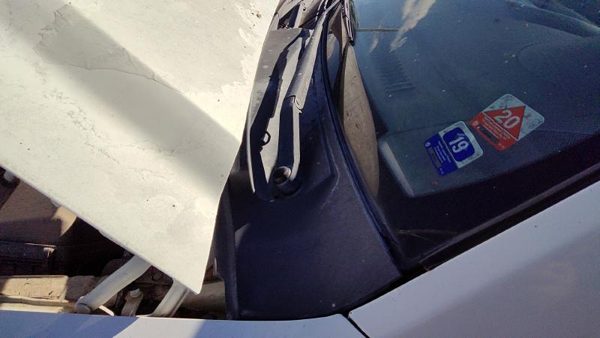 2004 Nissan TITAN Cowl Vent Panel/screen Driver Left Windshield Wiper Trim — photo 2