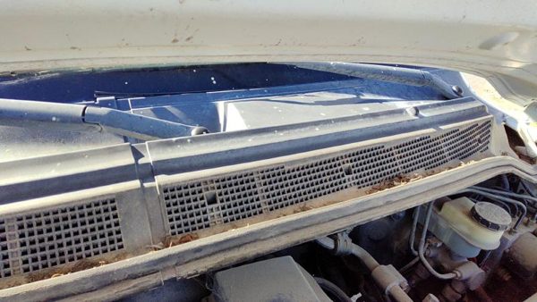 2004 Nissan TITAN Cowl Vent Panel/screen Driver Left Windshield Wiper Trim — photo 4