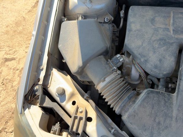 05-08 Cobalt Complete Air Intake Cleaner Filter Box Housing With Tube Oem 2.4L — photo 6