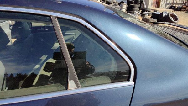 2005-2010 Vw Jetta Driver Left Rear Vent Window Back Door Glass With Frame Oem — photo 1