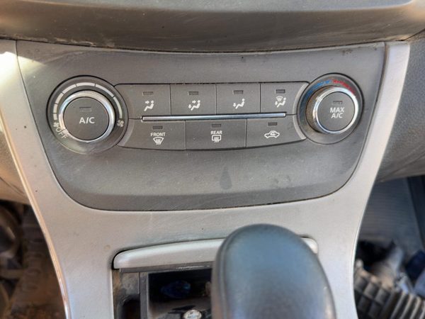 2014 Nissan Sentra Heater A/c Control — photo 2