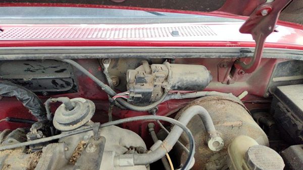 1999 Mazda B2500 Wiper Motor Front — photo 4