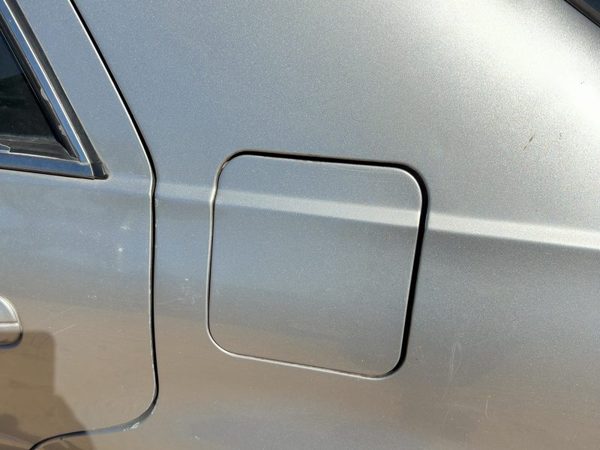 2005 Cadillac Deville Fuel Tank Door Platinum 67U — photo 2