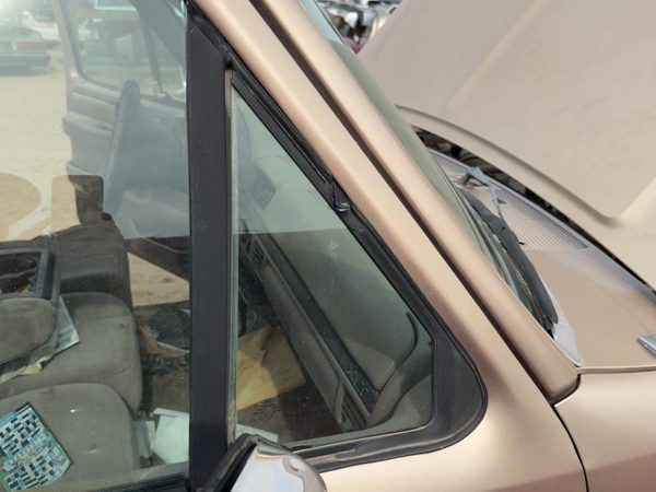 92-97 F250 Passenger Right Front Vent Window Small Door Glass With Frame Oem — photo 3