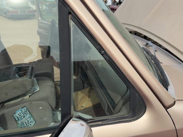 92-97 F250 Passenger Right Front Vent Window Small Door Glass With Frame Oem — photo 2