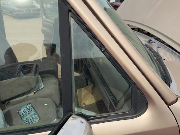 92-97 F250 Passenger Right Front Vent Window Small Door Glass With Frame Oem — photo 4