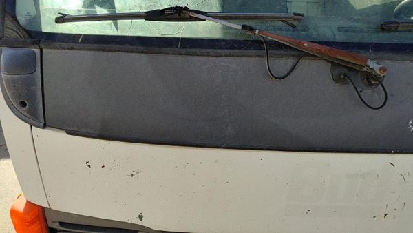 95-07 Isuzu Npr Windshield Wiper Cowl Vent Trim Panel Oem Cover — photo 2