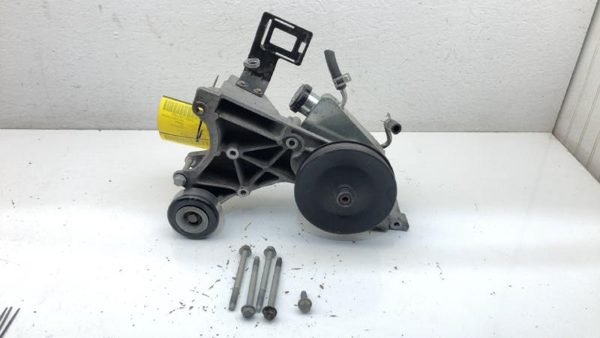 2003 Cadillac Escalade Power Steering Pump With Mount Bracket Oem 6.0L — photo 1