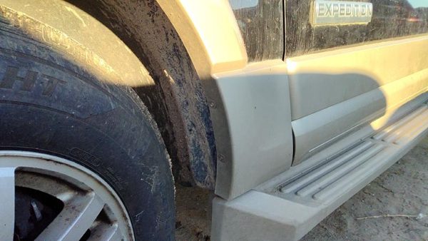 07-17 Ford Expedition Driver Left Front Wheel Flare Moulding Oem Fender Ua Black — photo 5