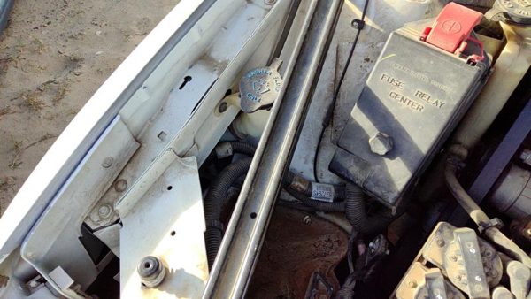 1998-2004 Buick Regal Windshield Washer Fluid Reservoir With Pump Oem Wiper Tank — photo 2