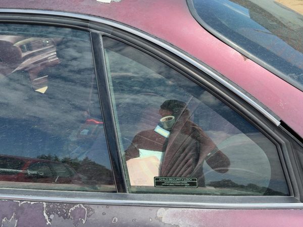 92-99 Eighty Eight Driver Left Rear Vent Window Back Door Glass With Frame Oem — photo 3