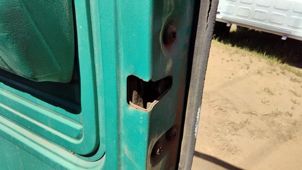 1971 Chevy Van G20 Passenger Right Front Door Latch With Rods/Cables Oem — photo 3