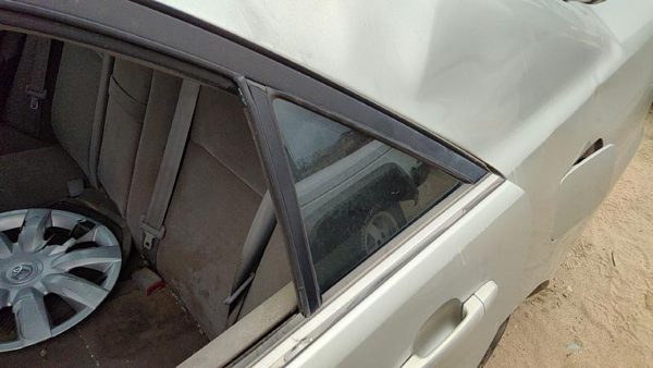 2002-2006 Toyota Camry Driver Left Rear Vent Window Back Door Glass With Frame — photo 3