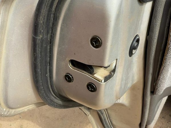 1990-1994 Subaru Legacy Driver Left Rear Door Latch With Rods/Cables Oem Back — photo 2