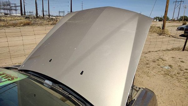 2005 Cadillac CTS Hood Sand Storm 61U — photo 3