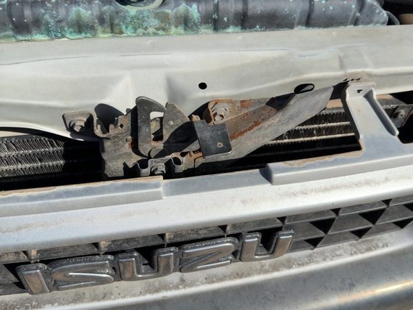 1988-1992 Isuzu Pup Hood Latch Assembly With Bracket Oem 8970393333 — photo 1
