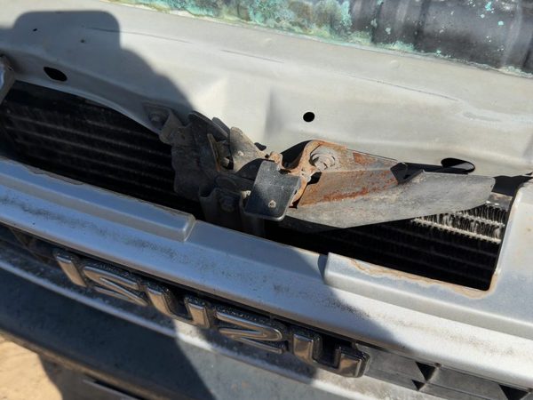 1988-1992 Isuzu Pup Hood Latch Assembly With Bracket Oem 8970393333 — photo 3
