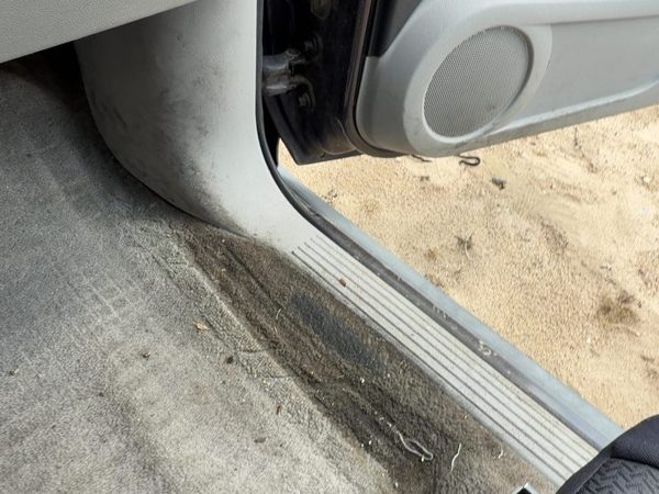 2006 Chevy Equinox Passenger Right Lower Kick Trim Panel Oem Light Gray 14B — photo 3