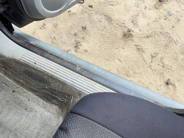 2006 Chevy Equinox Passenger Right Lower Kick Trim Panel Oem Light Gray 14B — photo 5