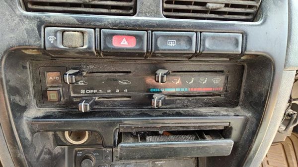 95 Nissan Pathfinder Temperature Control Module In Dash Heater Ac Head Unit Oem — photo 1