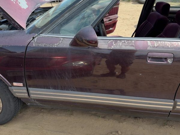 1994 Olds Eighty-eight 88 Front Door LH Maroon — photo 3