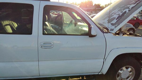 2001 Suburban 1500 Front Door RH 50U Summit White — photo 1