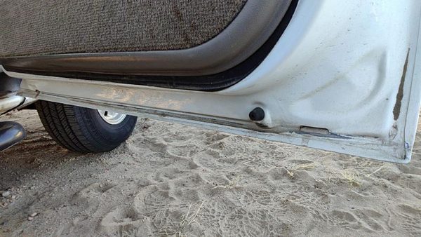 2001 Suburban 1500 Front Door RH 50U Summit White — photo 8