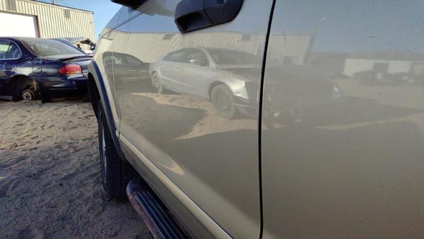 2003 Ford Explorer Front Door LH B2 Harvest Gold — photo 5