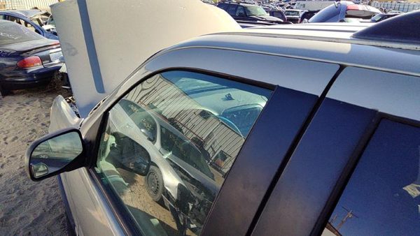 2003 Ford Explorer Front Door LH B2 Harvest Gold — photo 2