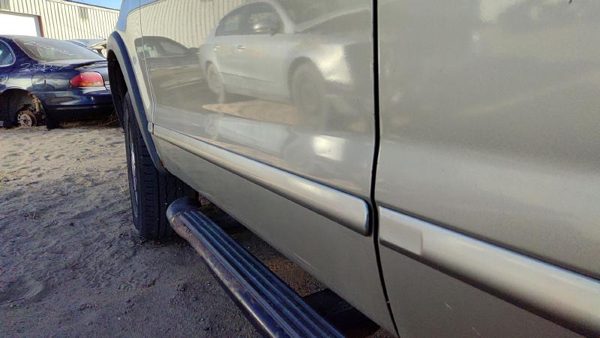 2003 Ford Explorer Front Door LH B2 Harvest Gold — photo 6