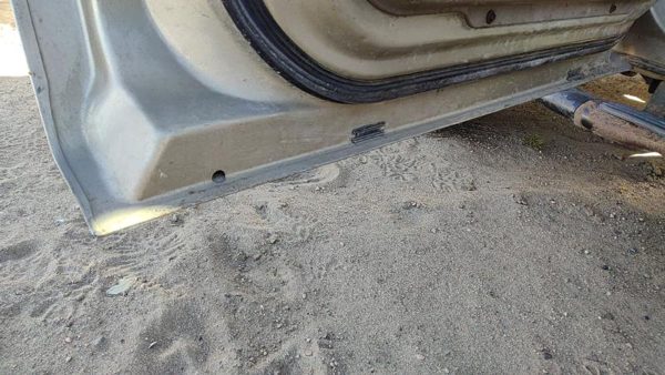 2003 Ford Explorer Front Door LH B2 Harvest Gold — photo 8