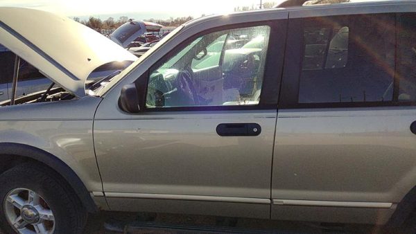 2003 Ford Explorer Front Door LH B2 Harvest Gold — photo 1