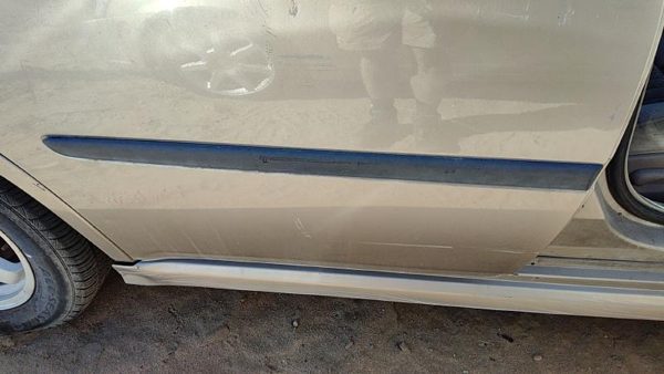 00-05 Impala Passenger Right Rear Moulding From Door Back Trim Strip Gold 49U — photo 1
