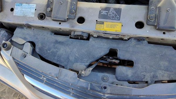 00-05 Plastic Cover Above Radiator Support Sight Shield Chevy Impala Top Plastic — photo 4