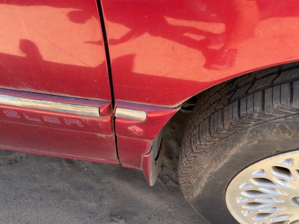 96-00 Town & Country Passenger Right Moulding Fender Strip Candy Apple Red Ph2 — photo 1