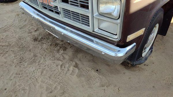 1983-1991 Gmc Sierra C3500 Front Bumper Assembly With Brackets Oem Chrome Bent — photo 3