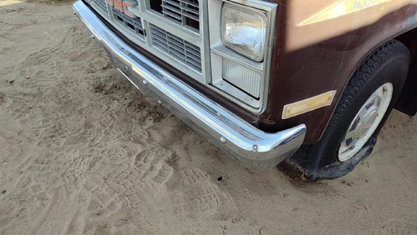 1983-1991 Gmc Sierra C3500 Front Bumper Assembly With Brackets Oem Chrome Bent — photo 4