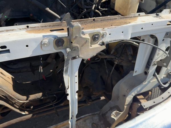 1992-1997 Ford F250 Hood Latch Assembly With Bracket Oem F2Tz16138C — photo 1