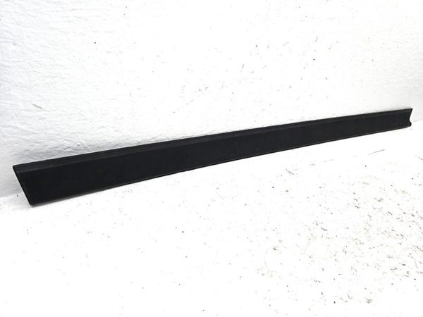 1996 Geo Tracker Passenger Right Front Moulding From Door Oem Trim Strip Black — photo 1