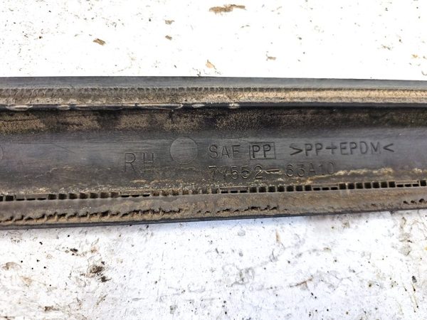 1996 Geo Tracker Passenger Right Front Moulding From Door Oem Trim Strip Black — photo 16