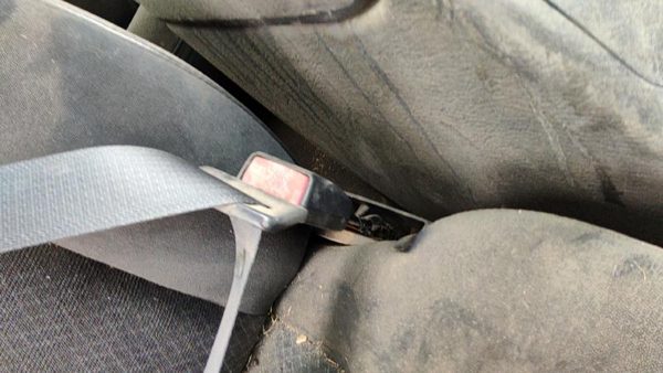 2002-2003 Jeep Liberty Passenger Right Front Seat Belt Buckle Receiver Gray M5dv — photo 4