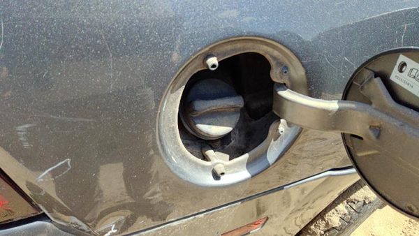 1999-2004 Ford Mustang Fuel Filler Neck Assembly With Gas Cap Oem — photo 3