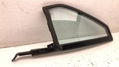 87-91 Bonneville Passenger Right Rear Vent Window Small Back Door Glass Wh Frame