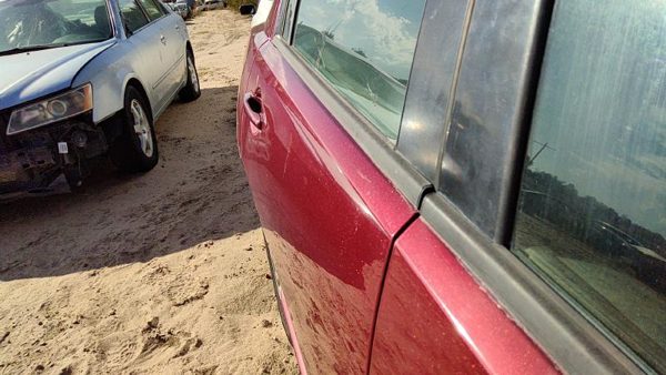 2006 Mitsubishi Galant Rear Door RH P06 Ultra Red Pearl — photo 3