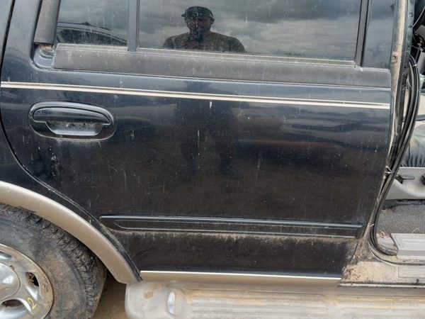 2001 Ford Expedition Rear Door RH Black — photo 1