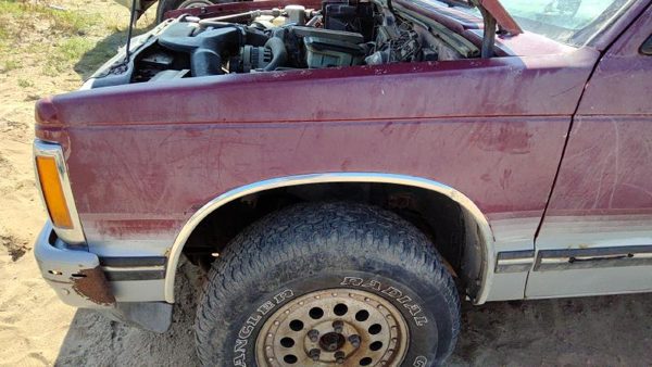 1993 Chevrolet S10 Blazer Fender LH Red — photo 4