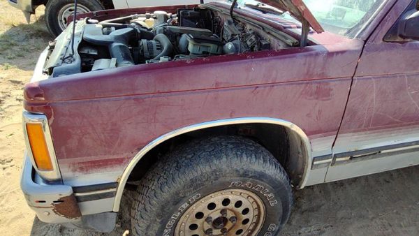 1993 Chevrolet S10 Blazer Fender LH Red — photo 1
