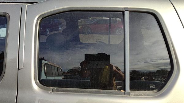 2000-2004 Nissan Xterra Driver Left Rear Side Window Door Glass Oem Back — photo 1