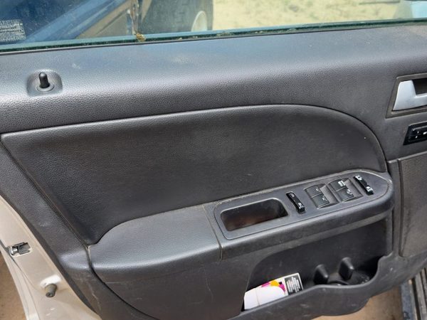07 Fivehundred Driver Left Front Door Trim Panel With Master Switch Black Hw — photo 4
