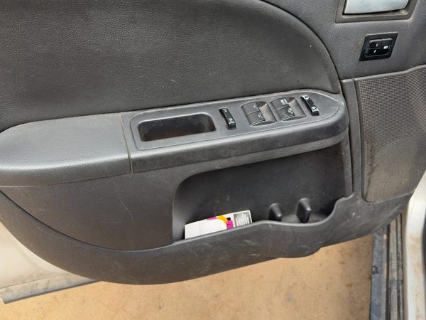 07 Fivehundred Driver Left Front Door Trim Panel With Master Switch Black Hw — photo 6